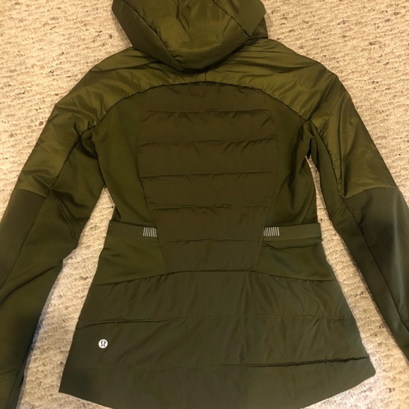 Lululemon Down For It All Jacket Size 6.  Moss Green. Slim Fit, Hip Length - Picture 5 of 8